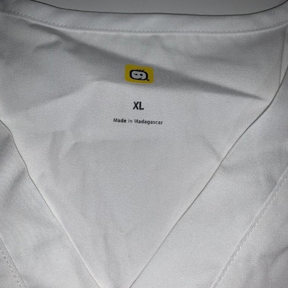 π2/$20πWONDERWINK Women's Scrubs Bravo 5 Pocket V-Neck Top, White, X-Large - Picture 5 of 11